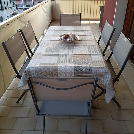 Casa A Un Passo Dal Mare Apartment เวนติมิญา ภายนอก รูปภาพ