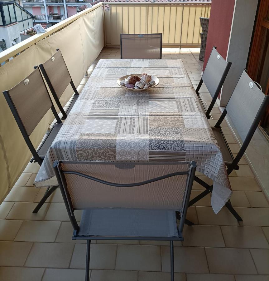 Casa A Un Passo Dal Mare Apartment เวนติมิญา ภายนอก รูปภาพ