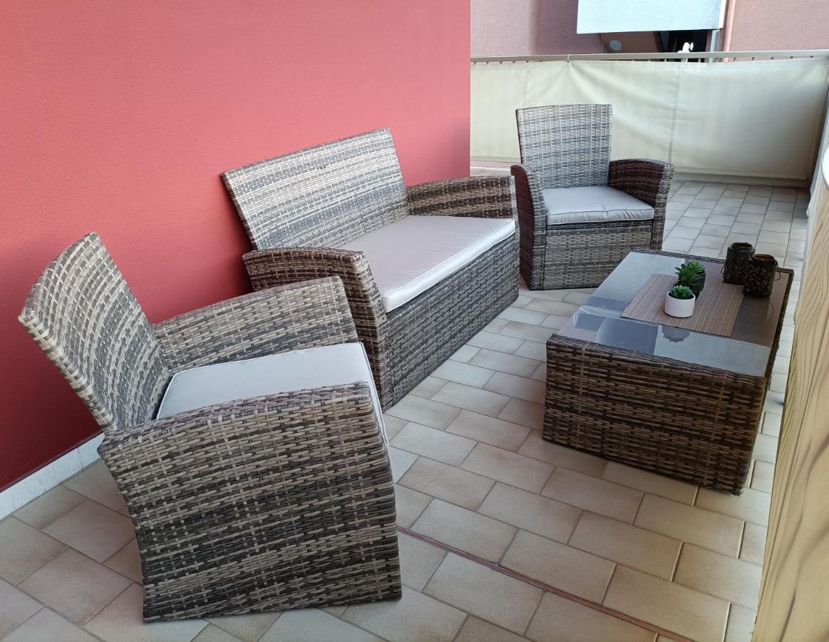 Casa A Un Passo Dal Mare Apartment เวนติมิญา ภายนอก รูปภาพ