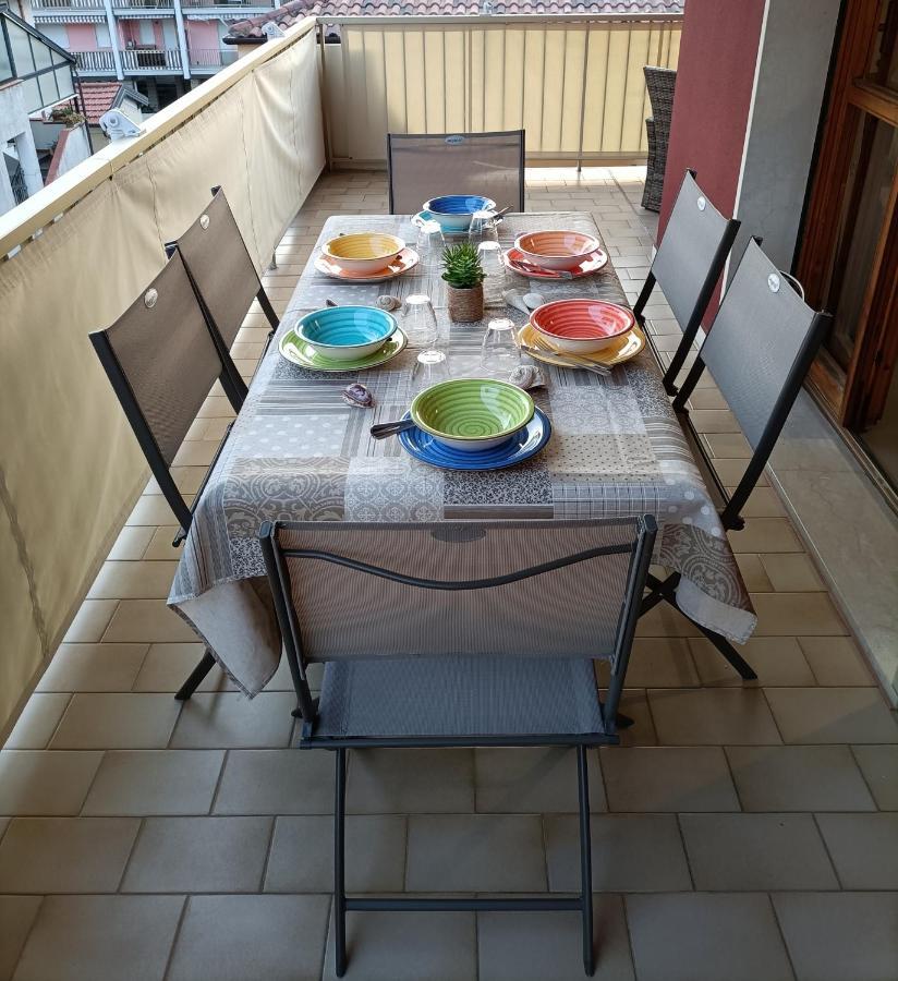 Casa A Un Passo Dal Mare Apartment เวนติมิญา ภายนอก รูปภาพ